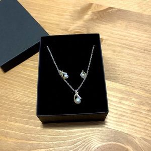 Pearl Necklace & Earrings Set